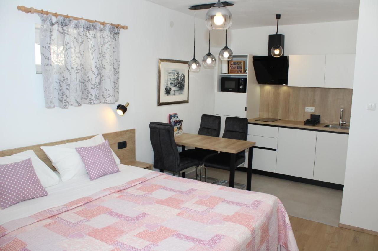 Apartments Lana สปลิท ภายนอก รูปภาพ
